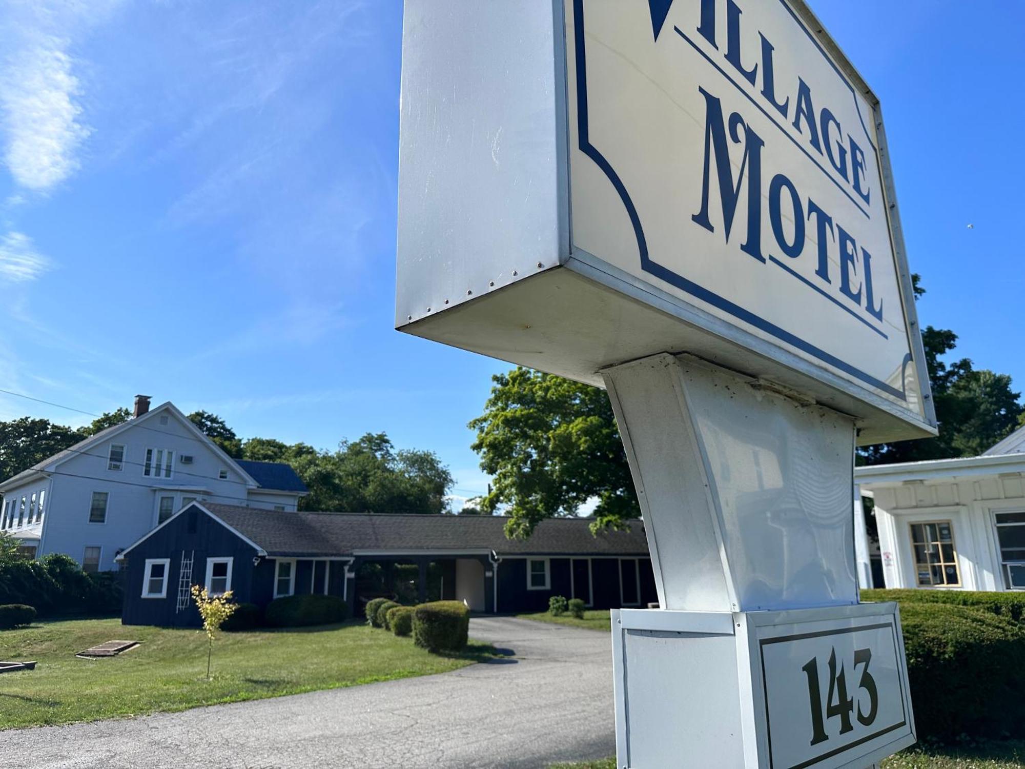 Village Motel Clinton Exterior foto