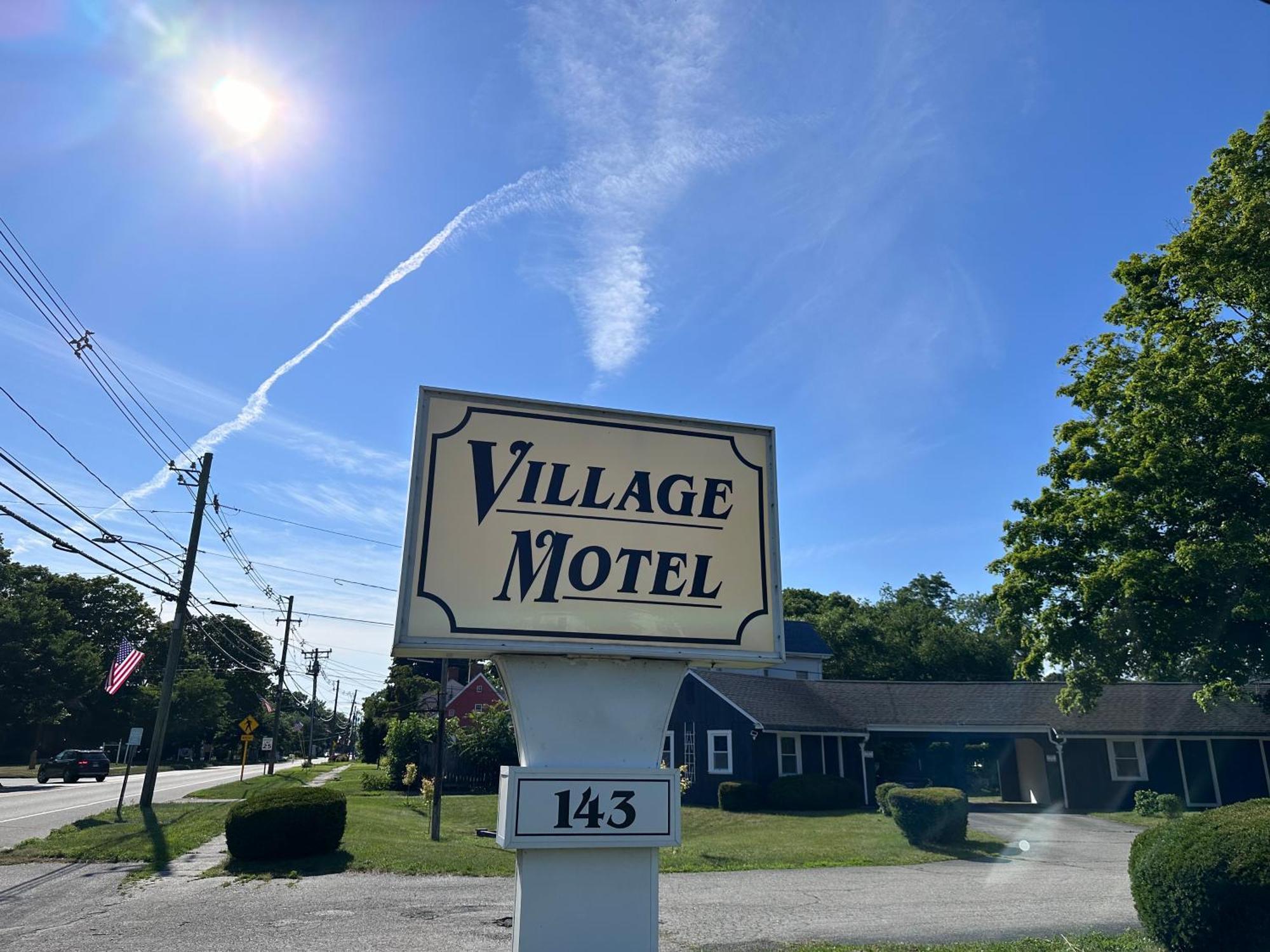 Village Motel Clinton Exterior foto